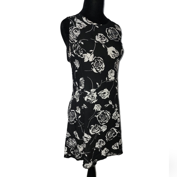 Dresses & Skirts - Vintage black white floral lace up mini dress